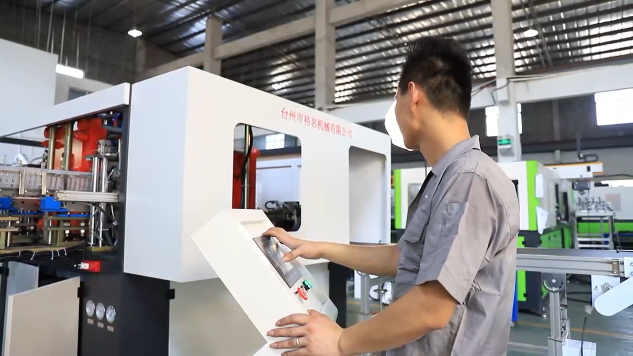 把手瓶一出二全自动吹瓶机