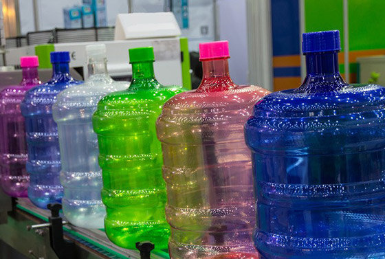 日用化学品瓶的吹瓶机